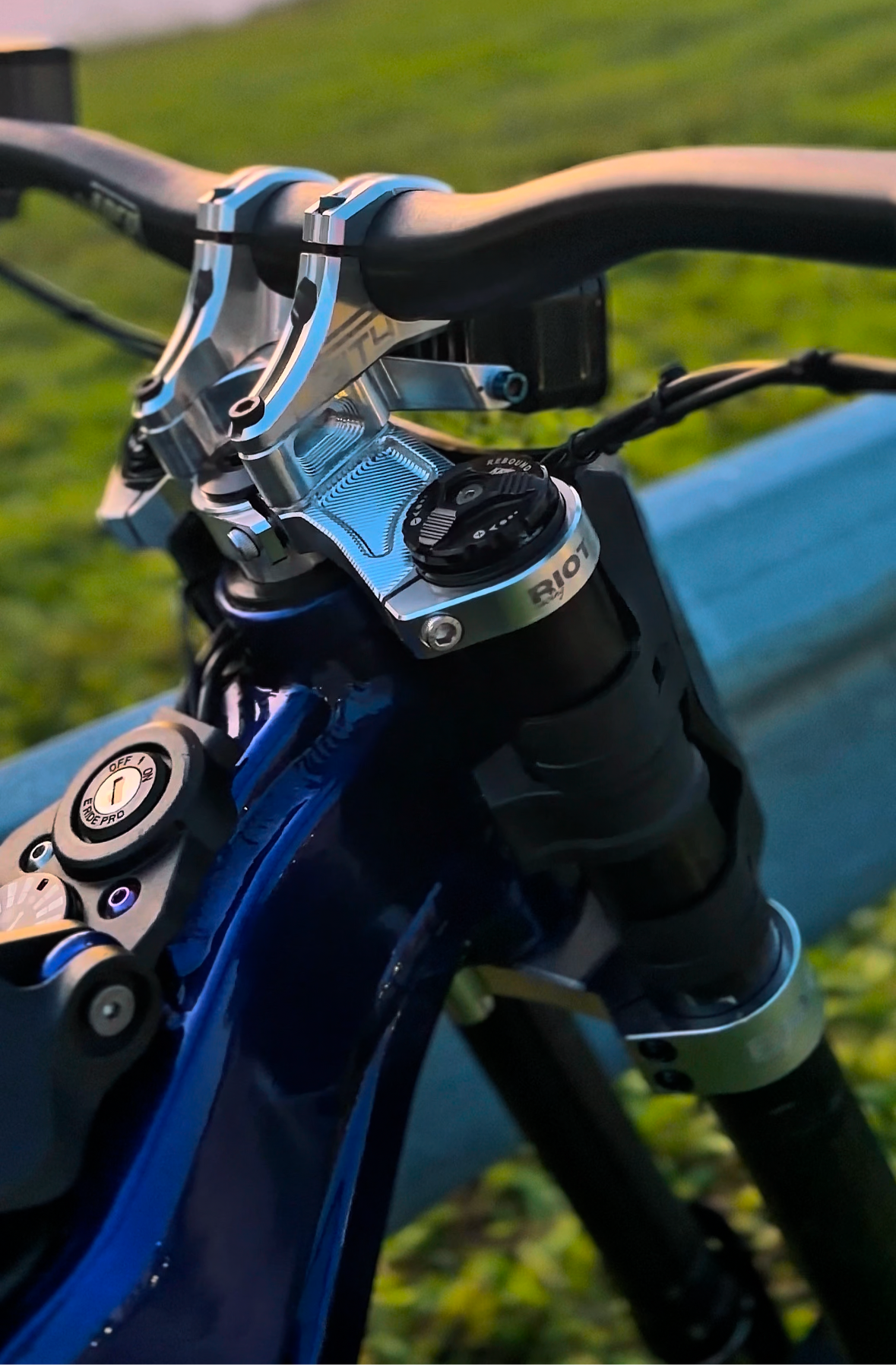 Riot Drop Crown (STOCK SURRON LBX FORKS)